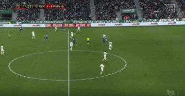 维斯塔潘起步良好暂时领跑，皮亚斯特里过掉诺里斯上至第2